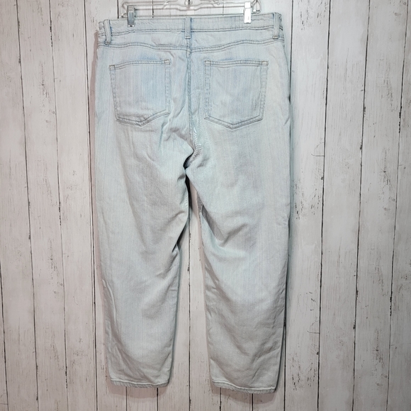 Wild Fable Women's Lightwash Distressed Cotton Stretch Denim Blue Jeans Size 16. - Picture 6 of 7